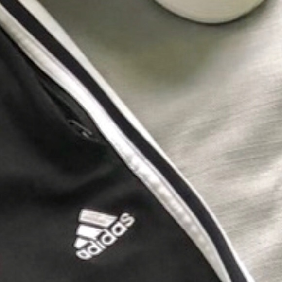 😎ADIDAS 😎 - Picture 2 of 4